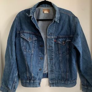 ✨Levi’s Jean jacket✨